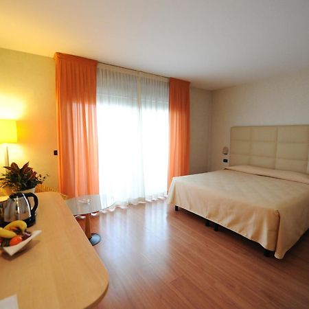 Hotel Donatello Imola Kültér fotó
