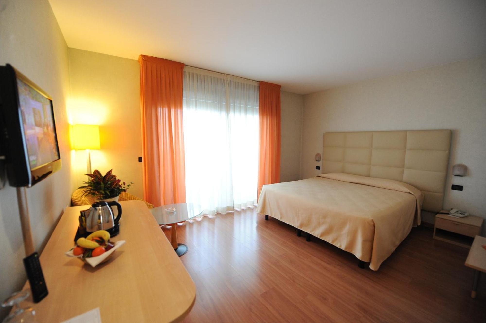 Hotel Donatello Imola Kültér fotó