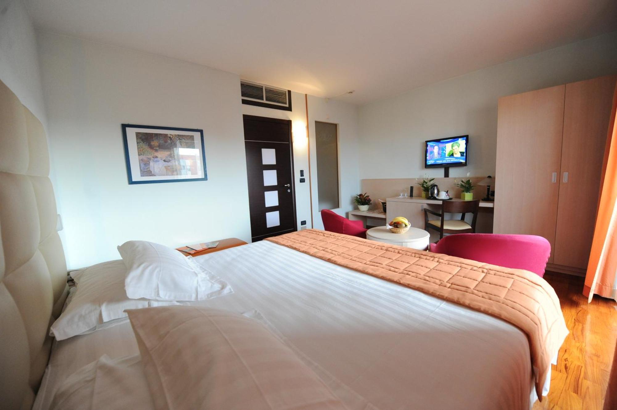 Hotel Donatello Imola Kültér fotó